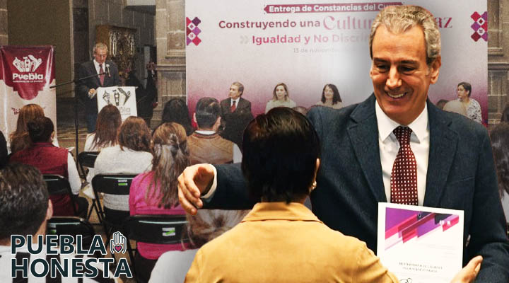 Pepe Chedraui entrega constancias a 2 mil poblanos por curso de igualdad