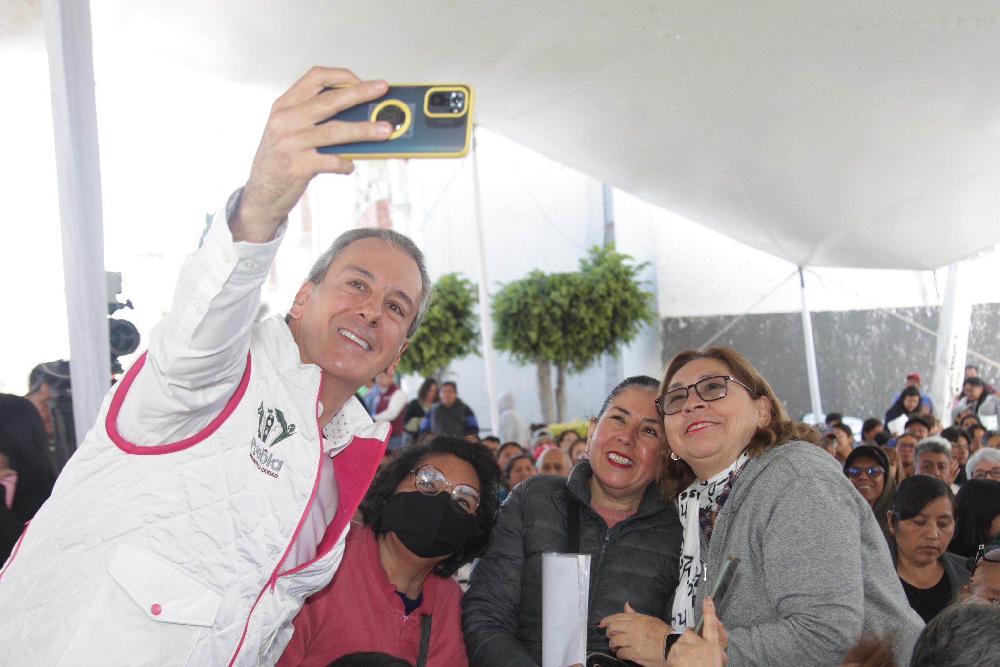 Pepe Chedraui entrega casi 4 mil despensas a familias de Xilotzingo