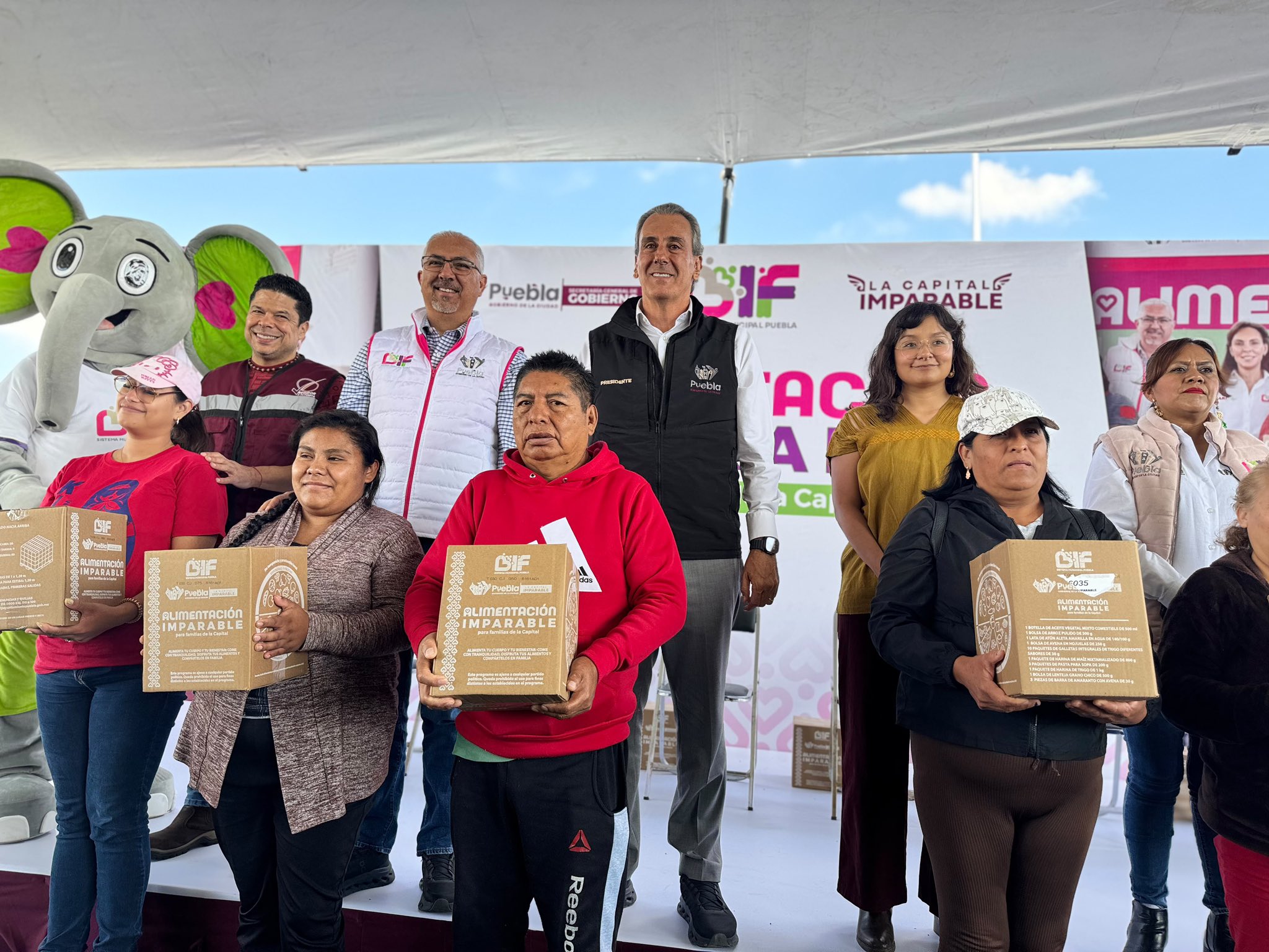 Gobierno de Pepe Chedraui entrega más de 4 mil despensas en La Resurrección